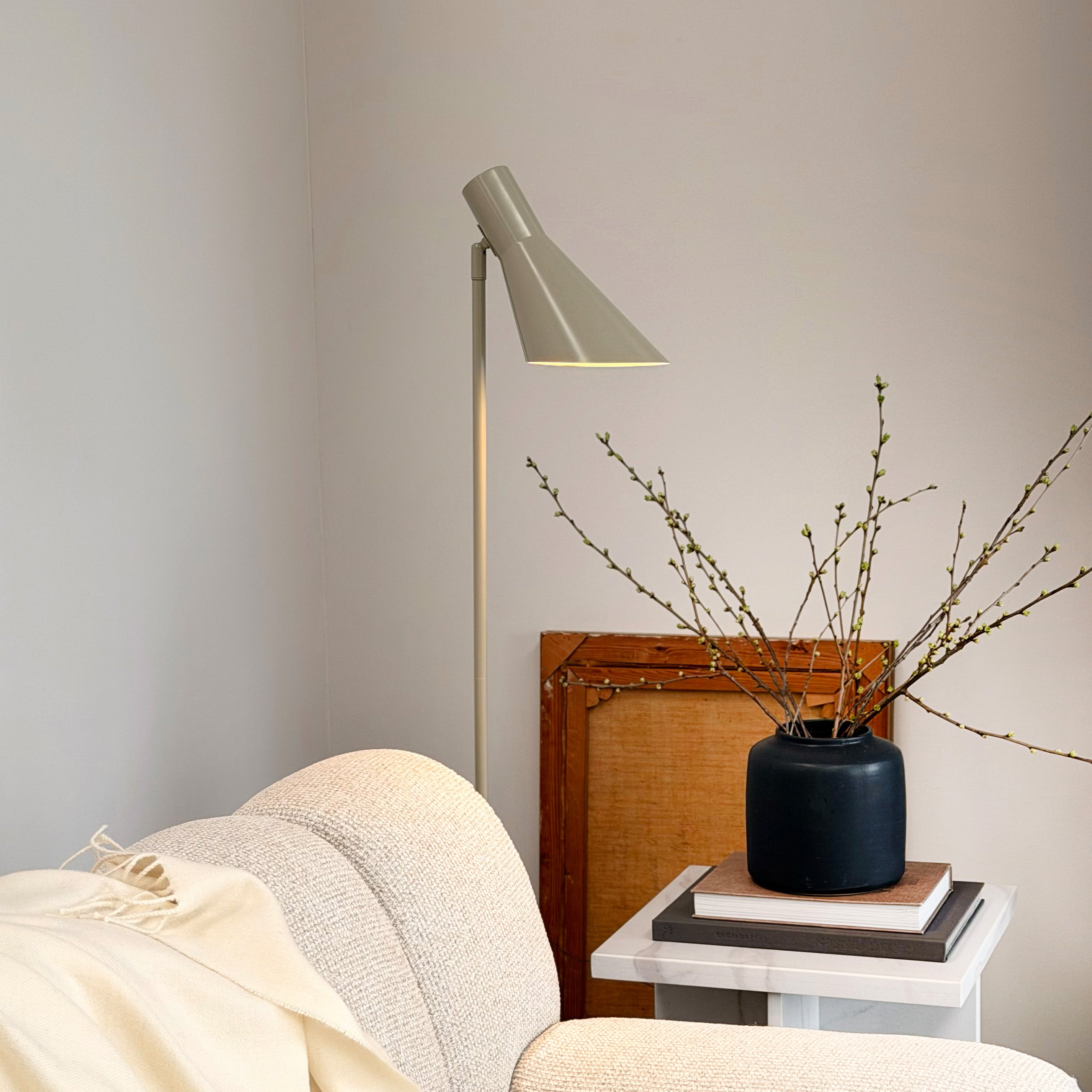 Dyberg Larsen DL12 gulvlampe grå E27 leselampe