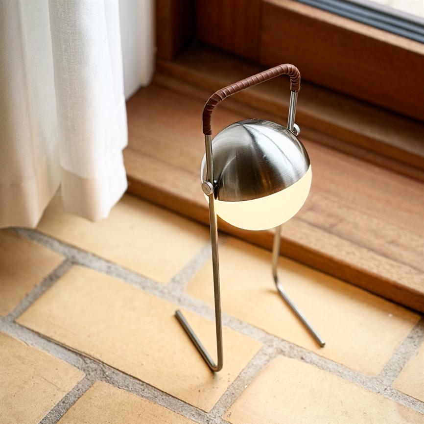 Dyberg Larsen Mova bordlampe bordeaux oppladbar