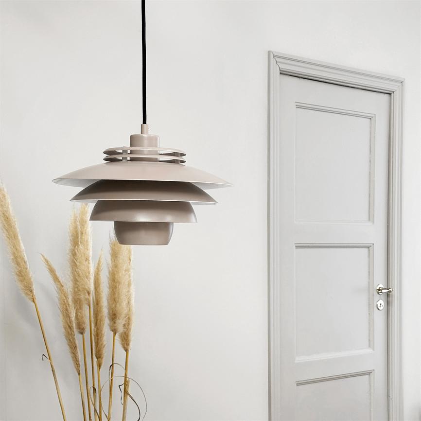 Dyberg Larsen Ejka Mini pendellampe beige 4 skjermer