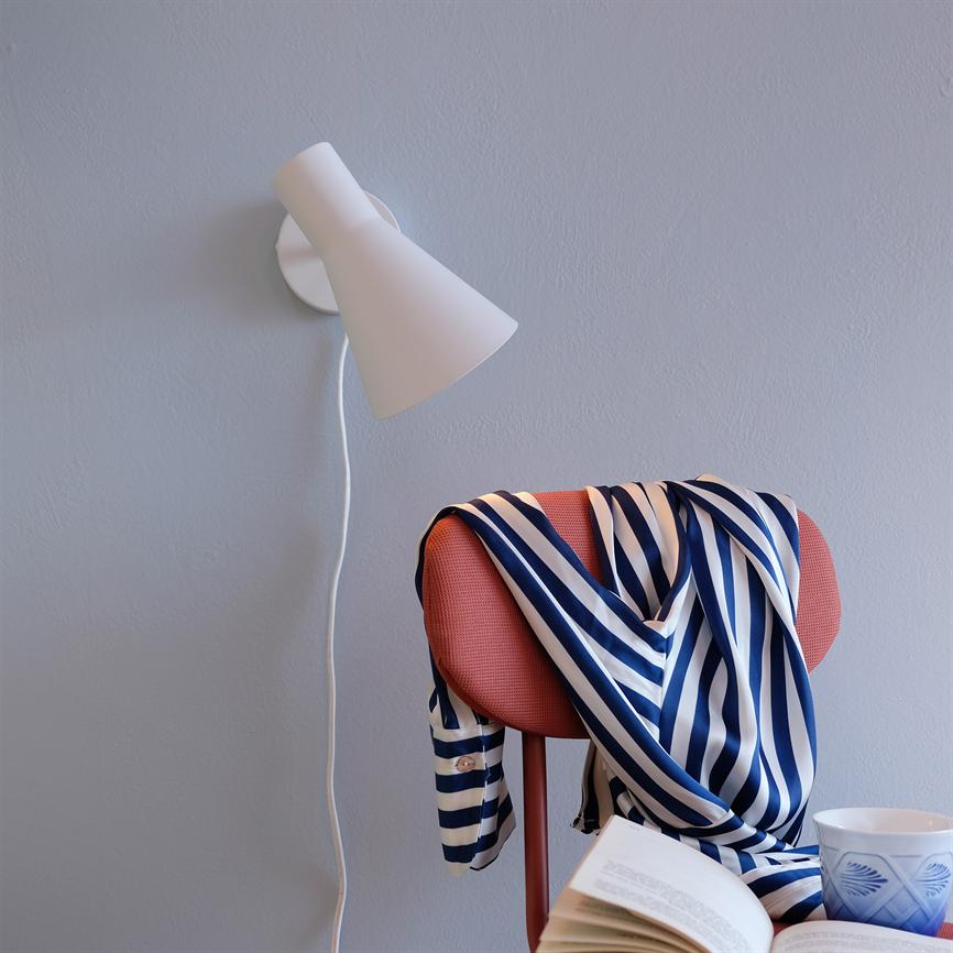 Dyberg Larsen DL12 vegglampe hvit klassisk