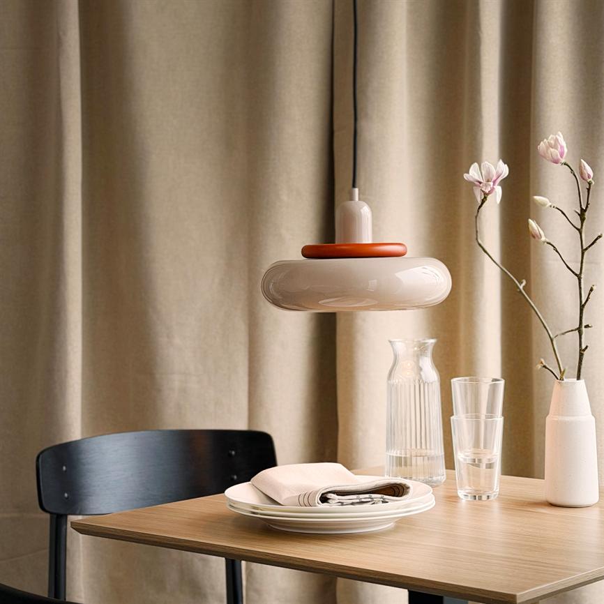 Dyberg Larsen Planet Mini pendel latte terrakotta