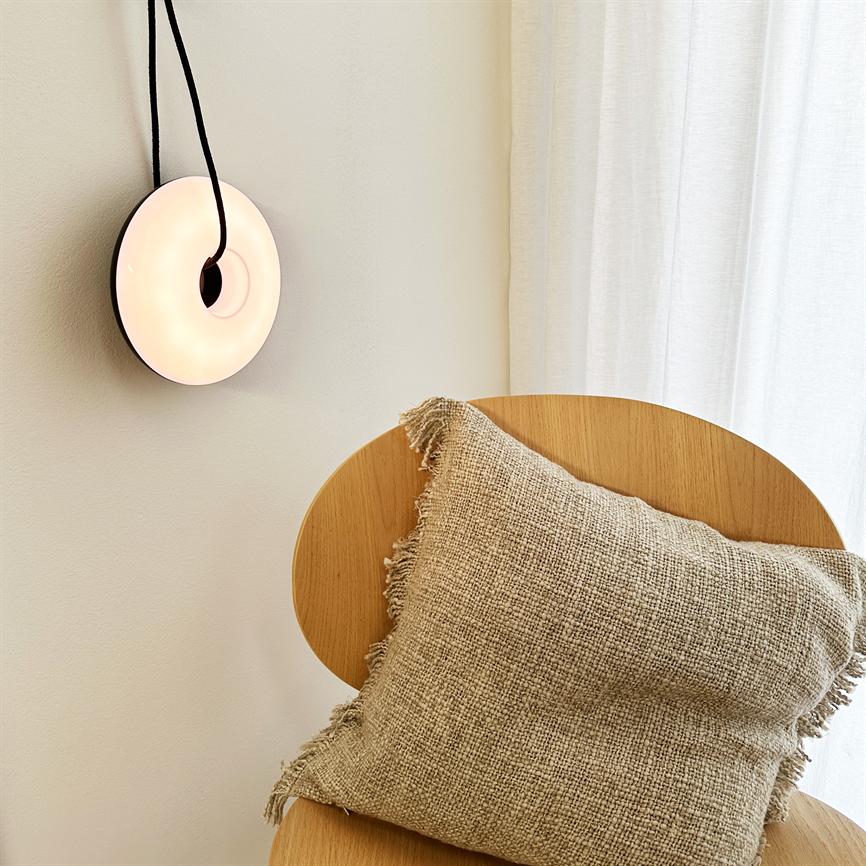 Dyberg Larsen 2 Ways bordlampe svart/tre oppladbar LED