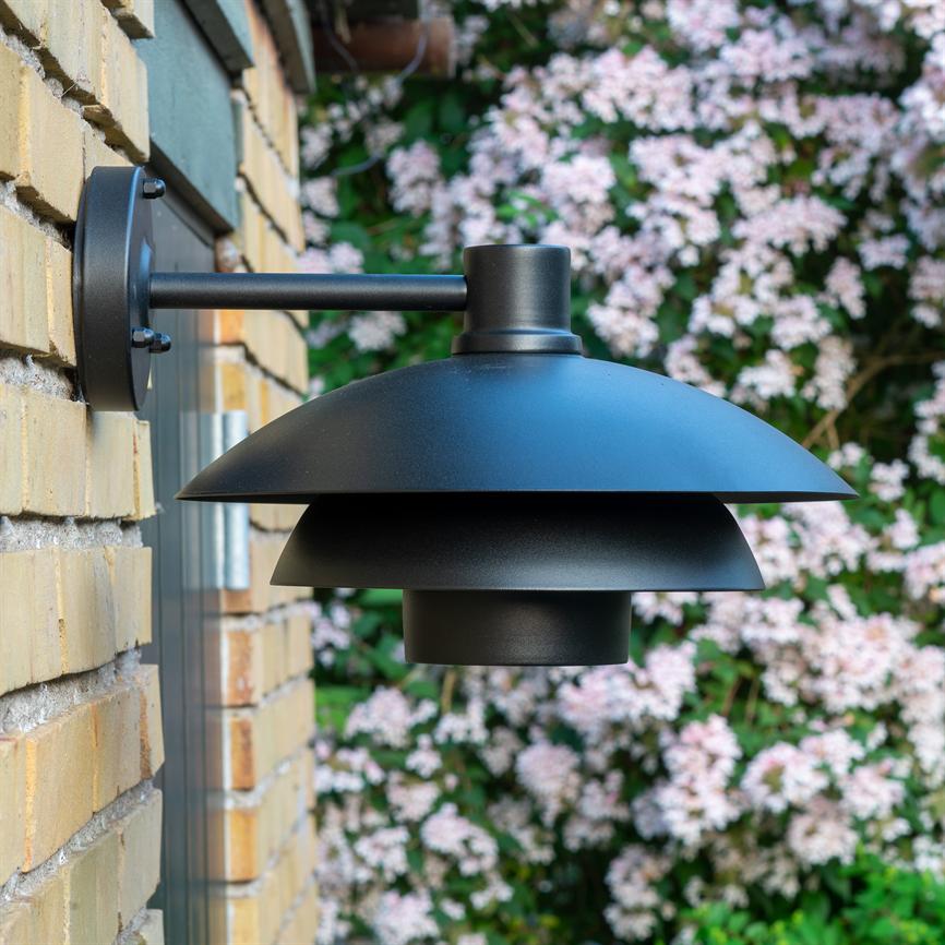 Dyberg Larsen Morph utendørs vegglampe svart Ø30
