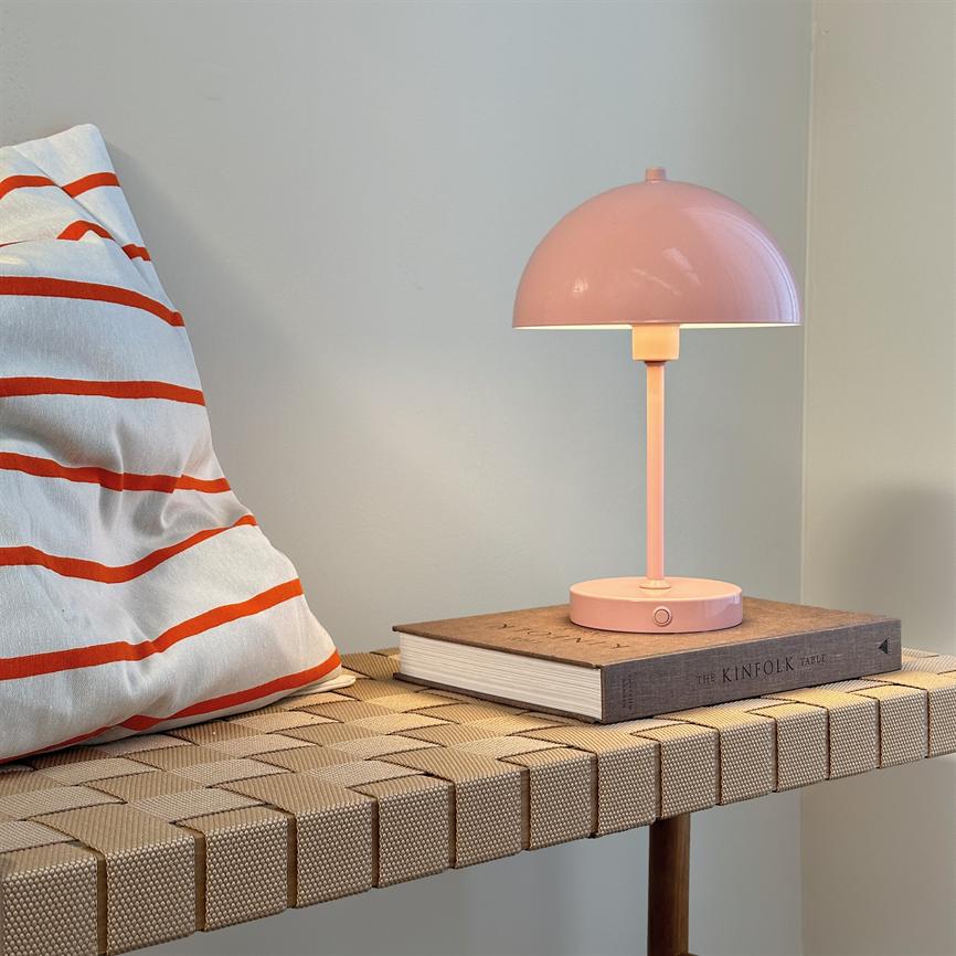Dyberg Larsen Stockholm V2.0 bordlampe rosa oppladbar