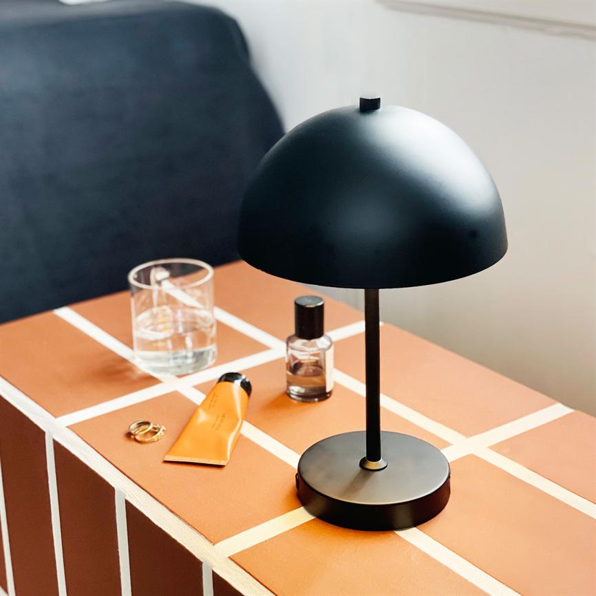 Dyberg Larsen Stockholm 2.0 bordlampe sort oppladbar