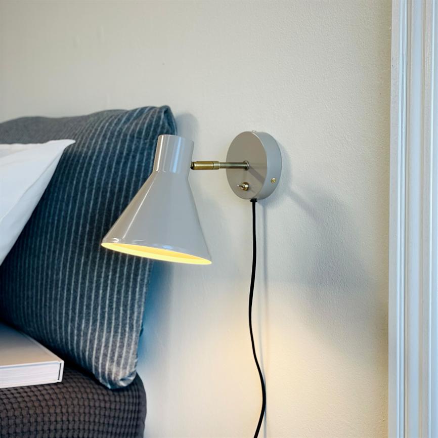 Dyberg Larsen Sleep vegglampe brun