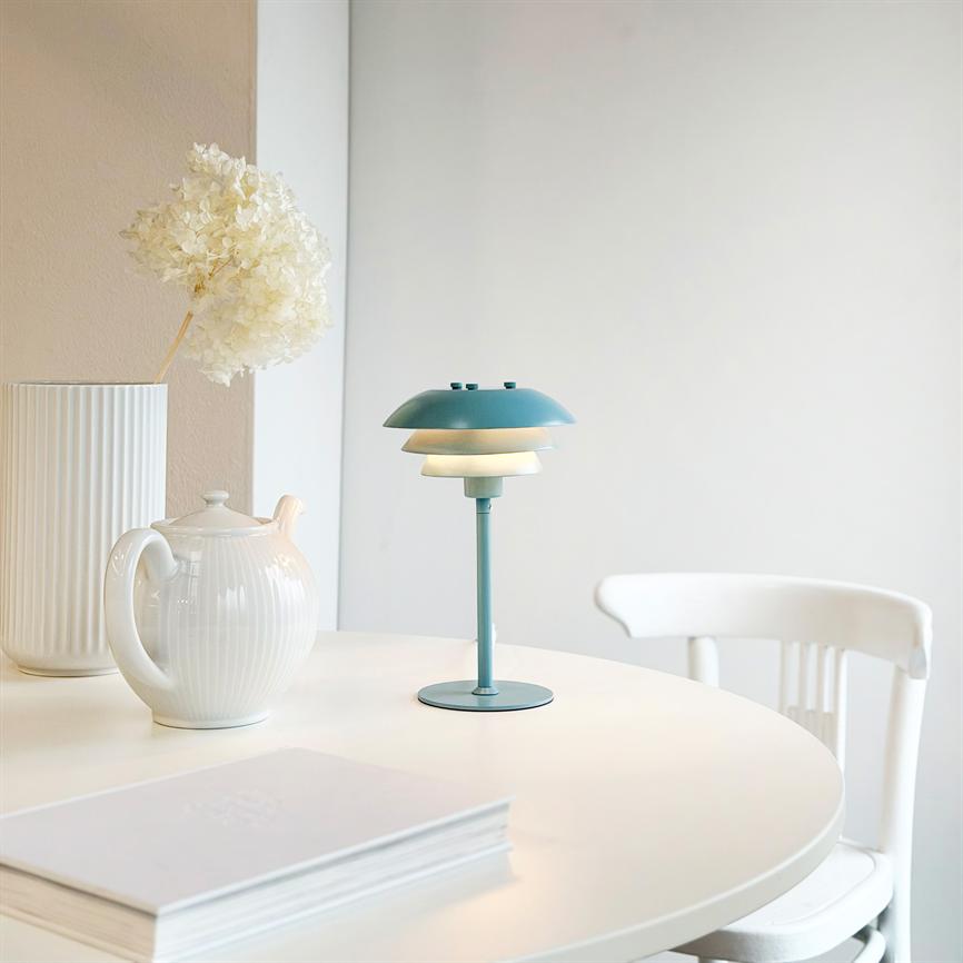 Dyberg Larsen Sixteen bordlampe isblå 16 cm