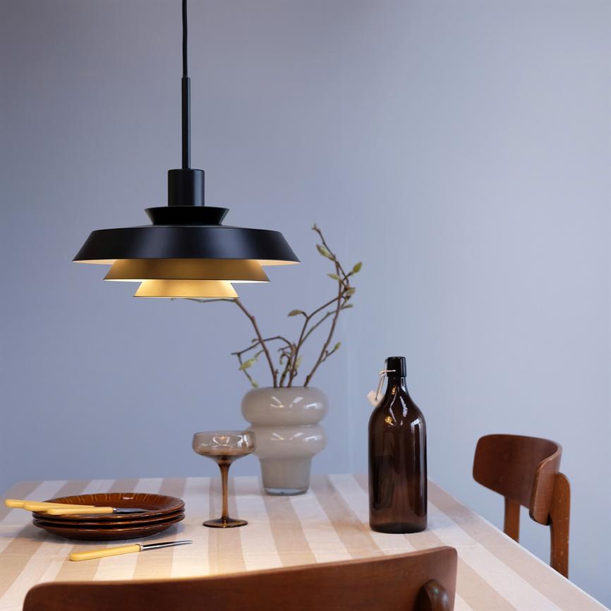Dyberg Larsen DL30 pendel svart blendfri