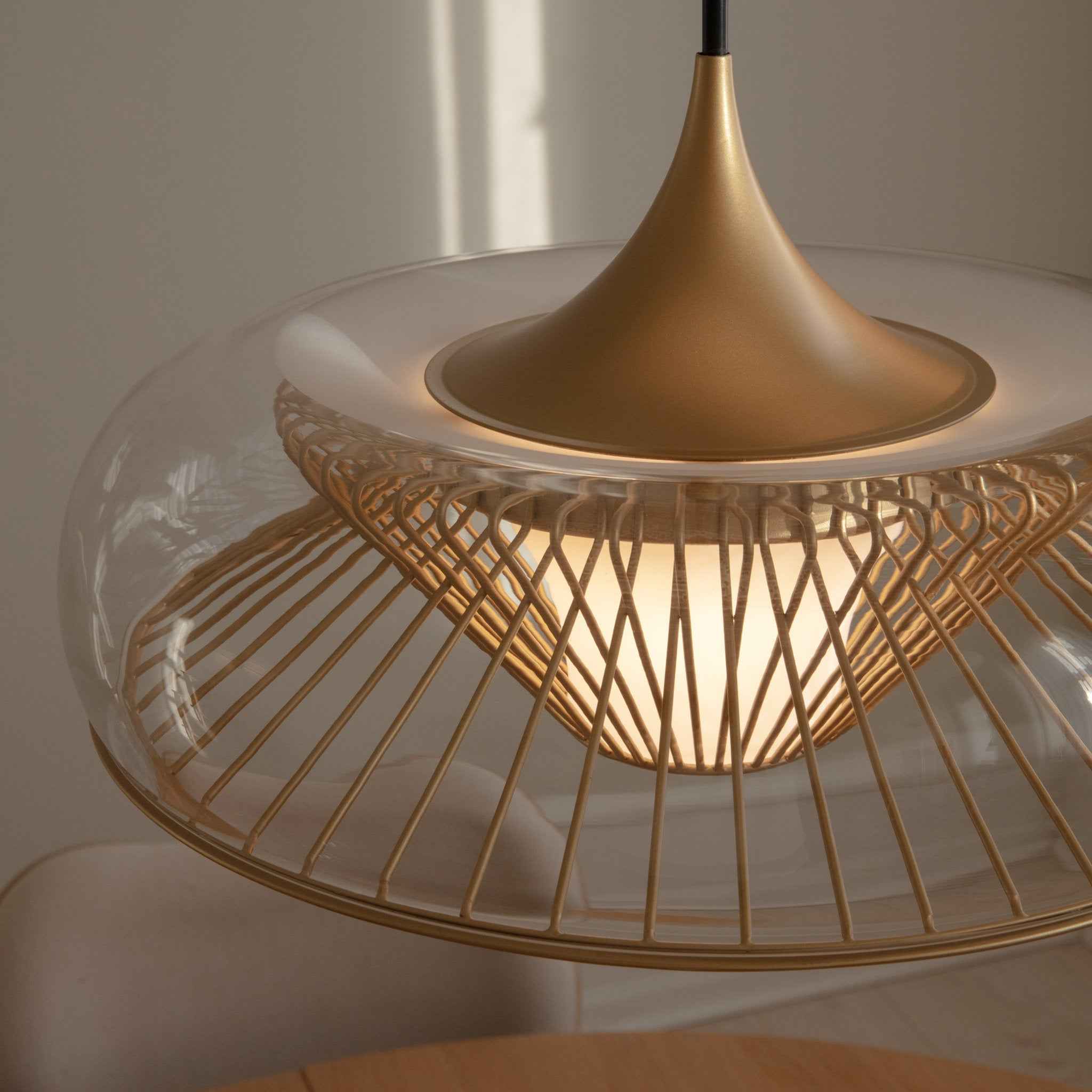 UMAGE Chordis pendelskjerm glass messing