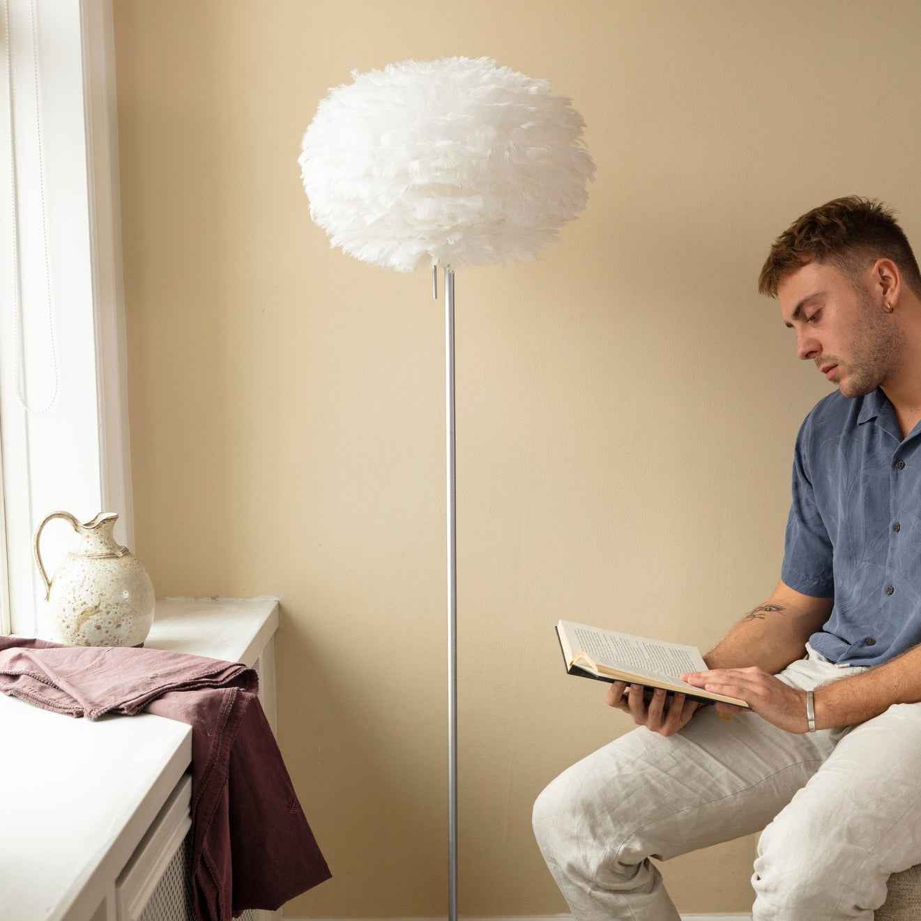UMAGE Eos medium gulvlampe Santé fjærskjerm