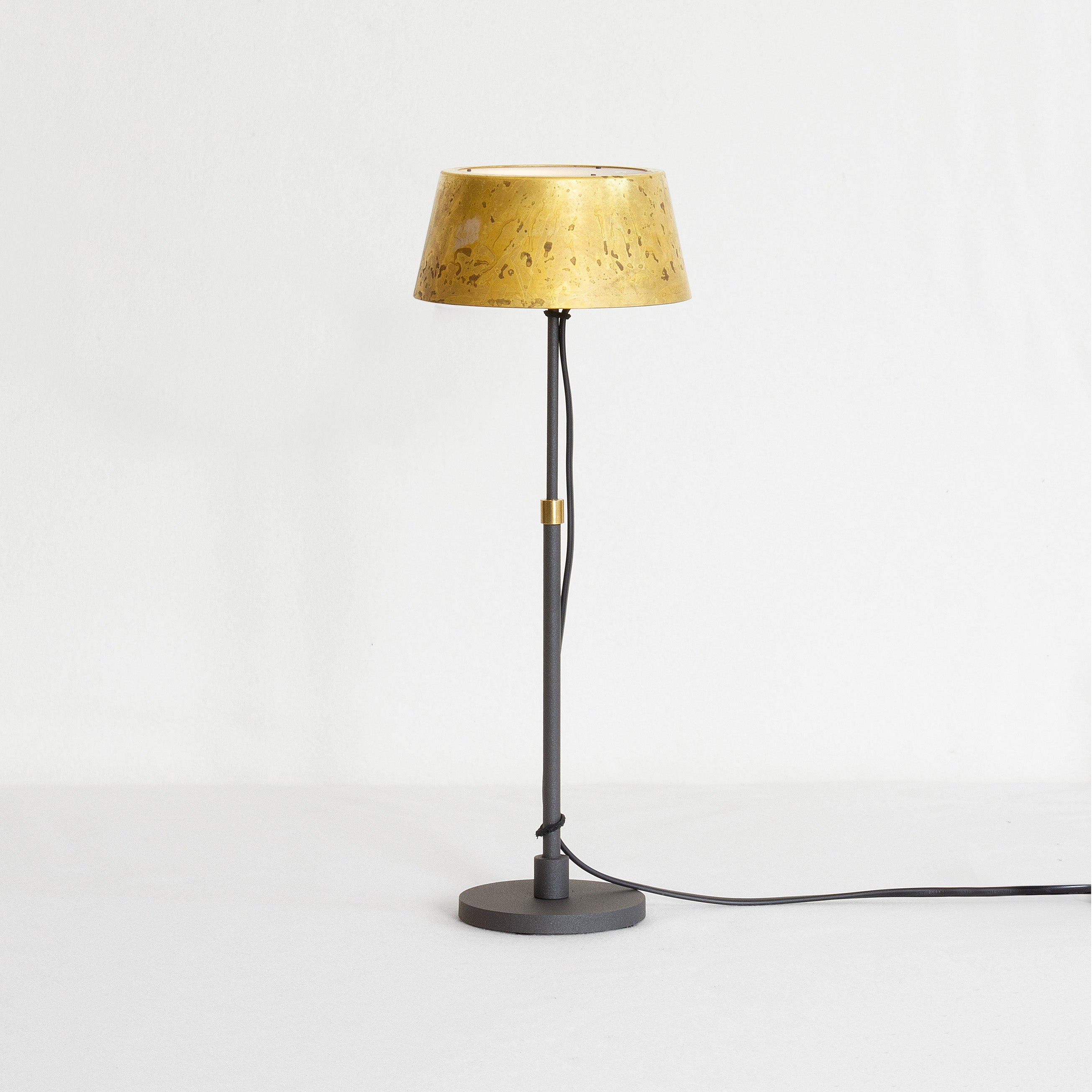 Zlamp Karl 925-1512 bordlampe liten greige messing høydejusterbar
