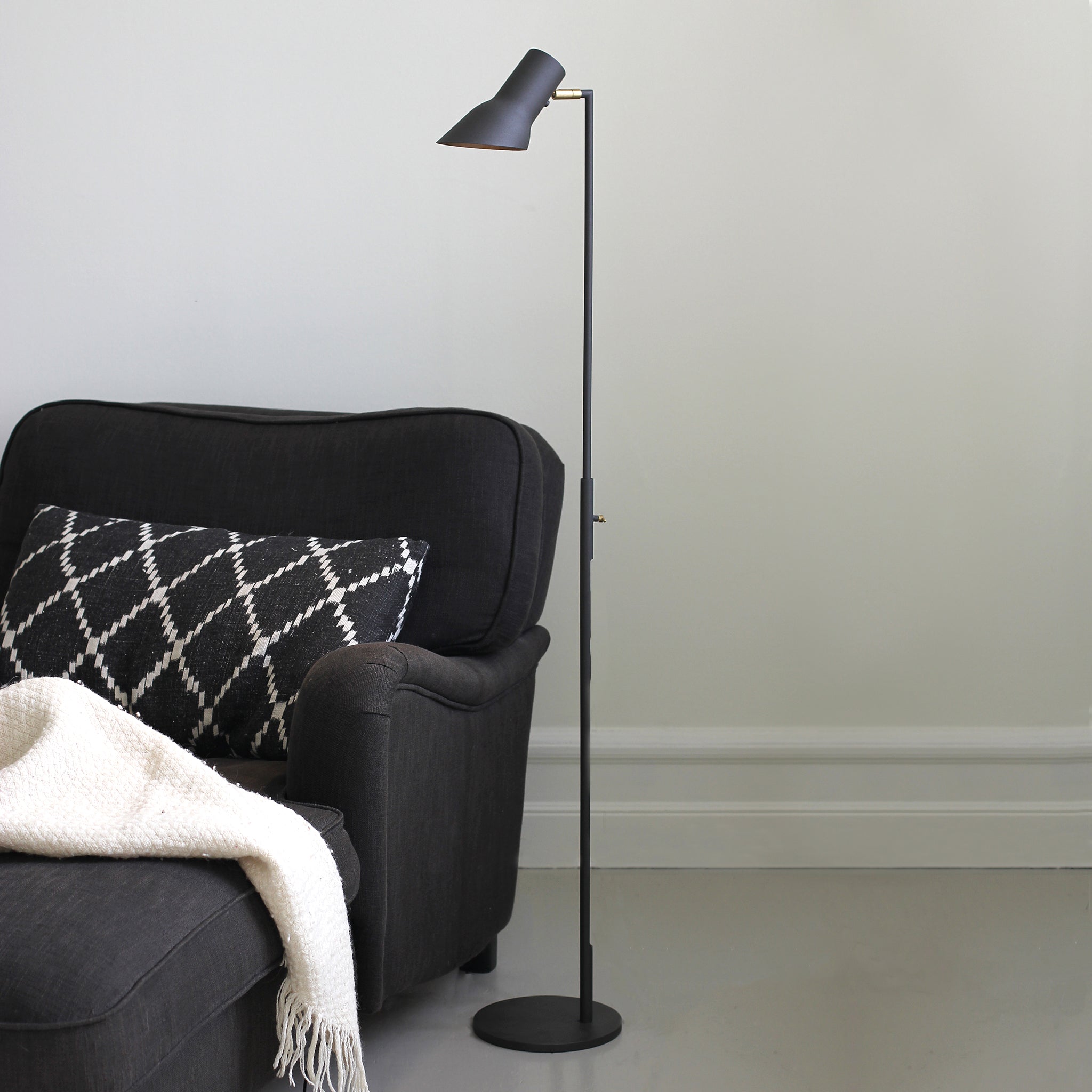 Zlamp Q10 gulvlampe mørkegrå stål leselampe