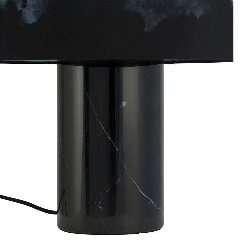 Dyberg Larsen Molly bordlampe marmor med tekstilskjerm