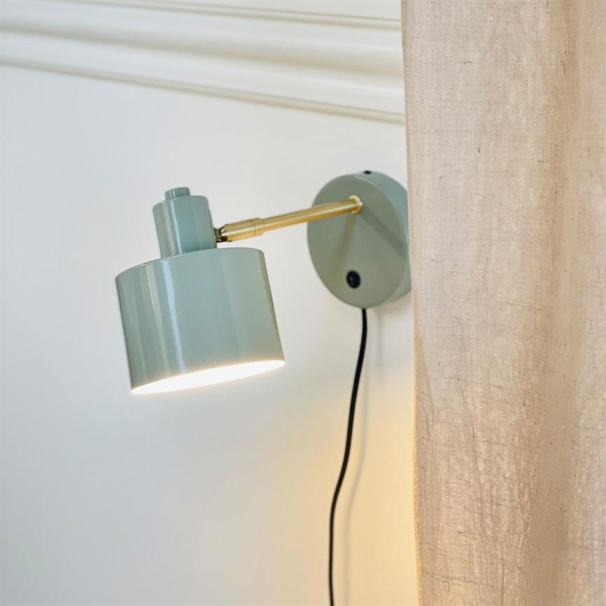 Dyberg Larsen Ocean vegglampe oliven messing indirekte