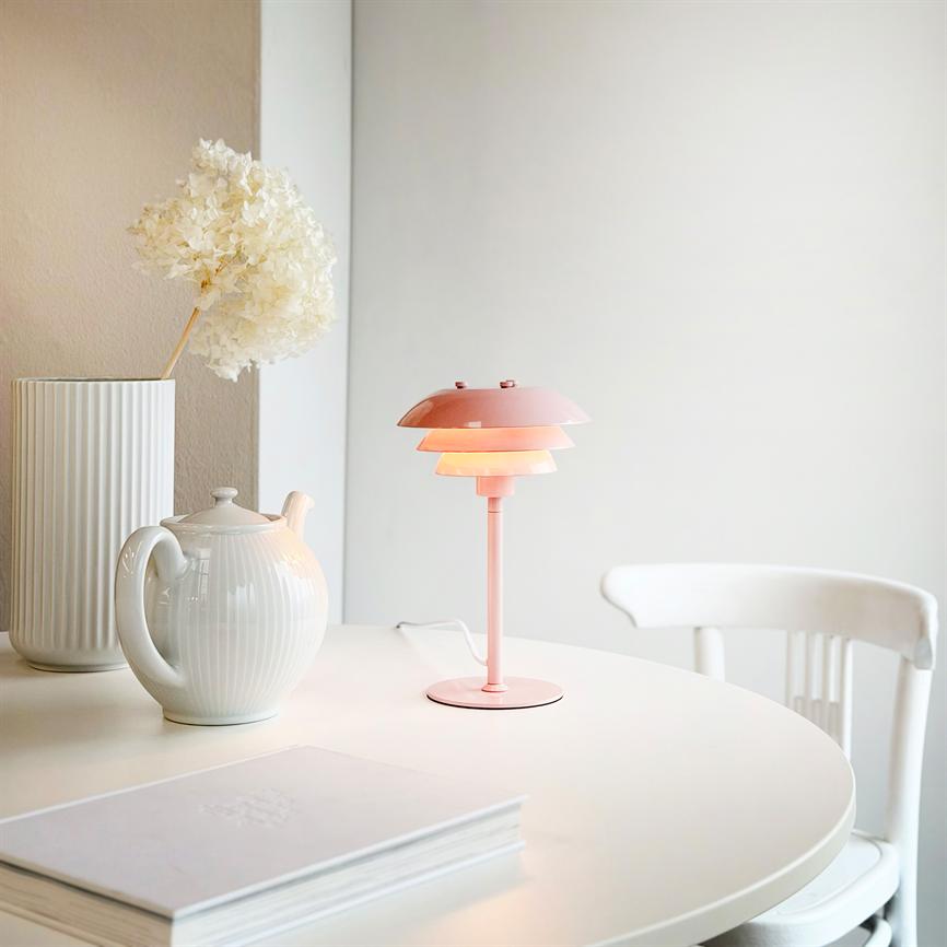 Dyberg Larsen Sixteen bordlampe rosa 16 cm