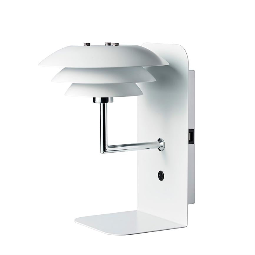 Dyberg Larsen DL20 vegglampe hvit med USB-hylle