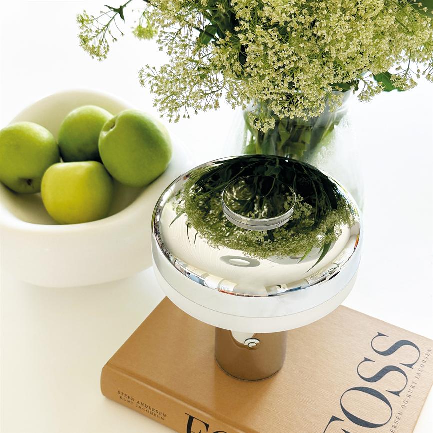 Dyberg Larsen Porter bordlampe krom oppladbar LED