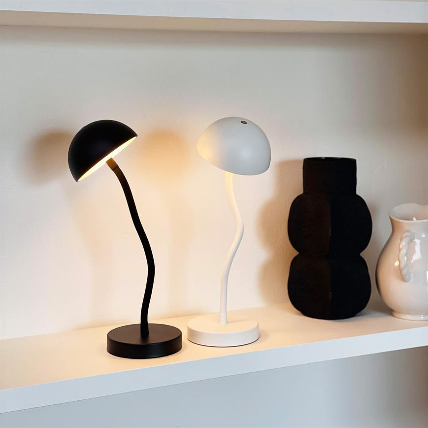 Dyberg Larsen Fonzy bordlampe perlehvit oppladbar