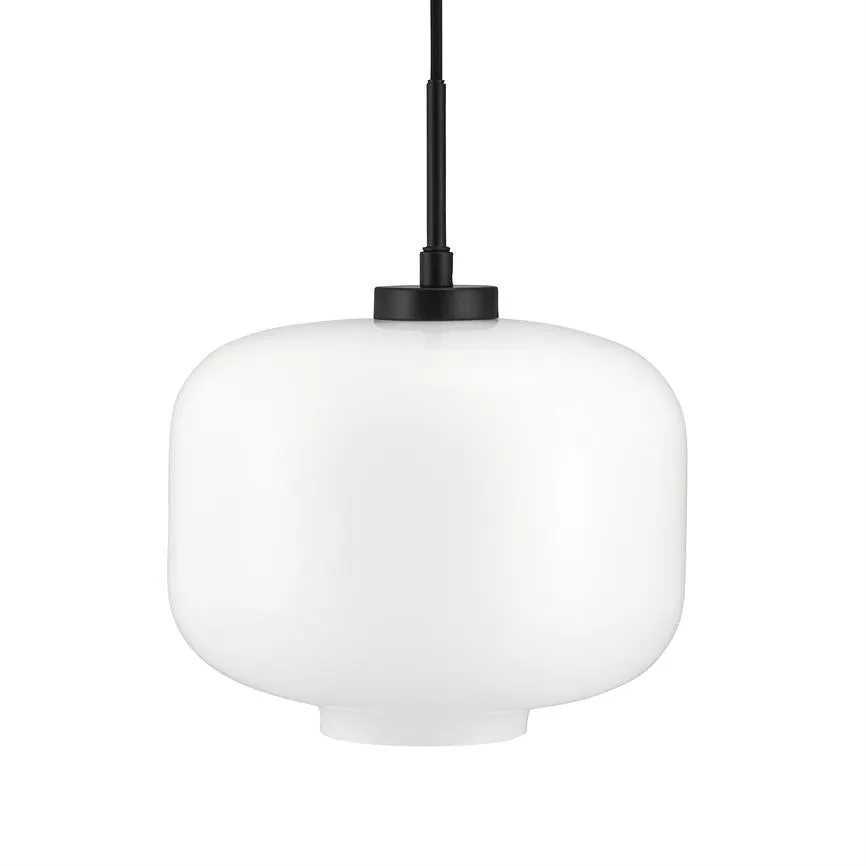 Dyberg Larsen ARP pendel Ø25 opal sort glass
