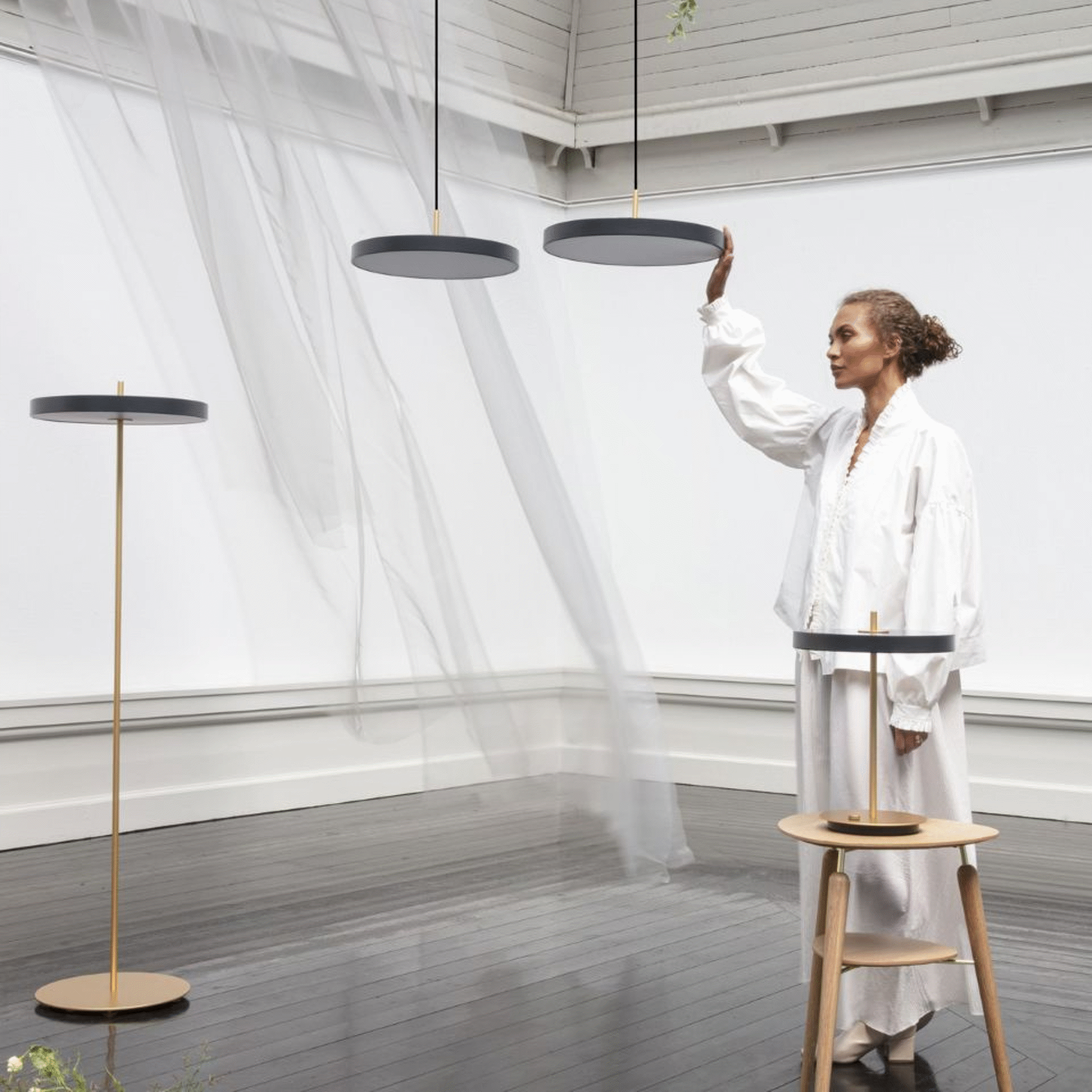 UMAGE Asteria gulvlampe svart LED