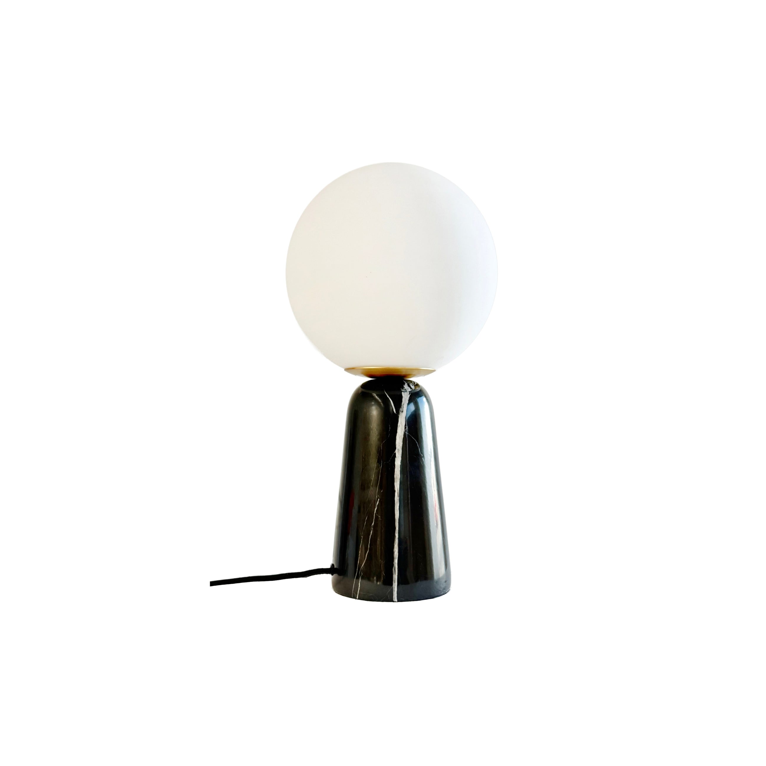 Dyberg Larsen Orma bordlampe opal svart marmor