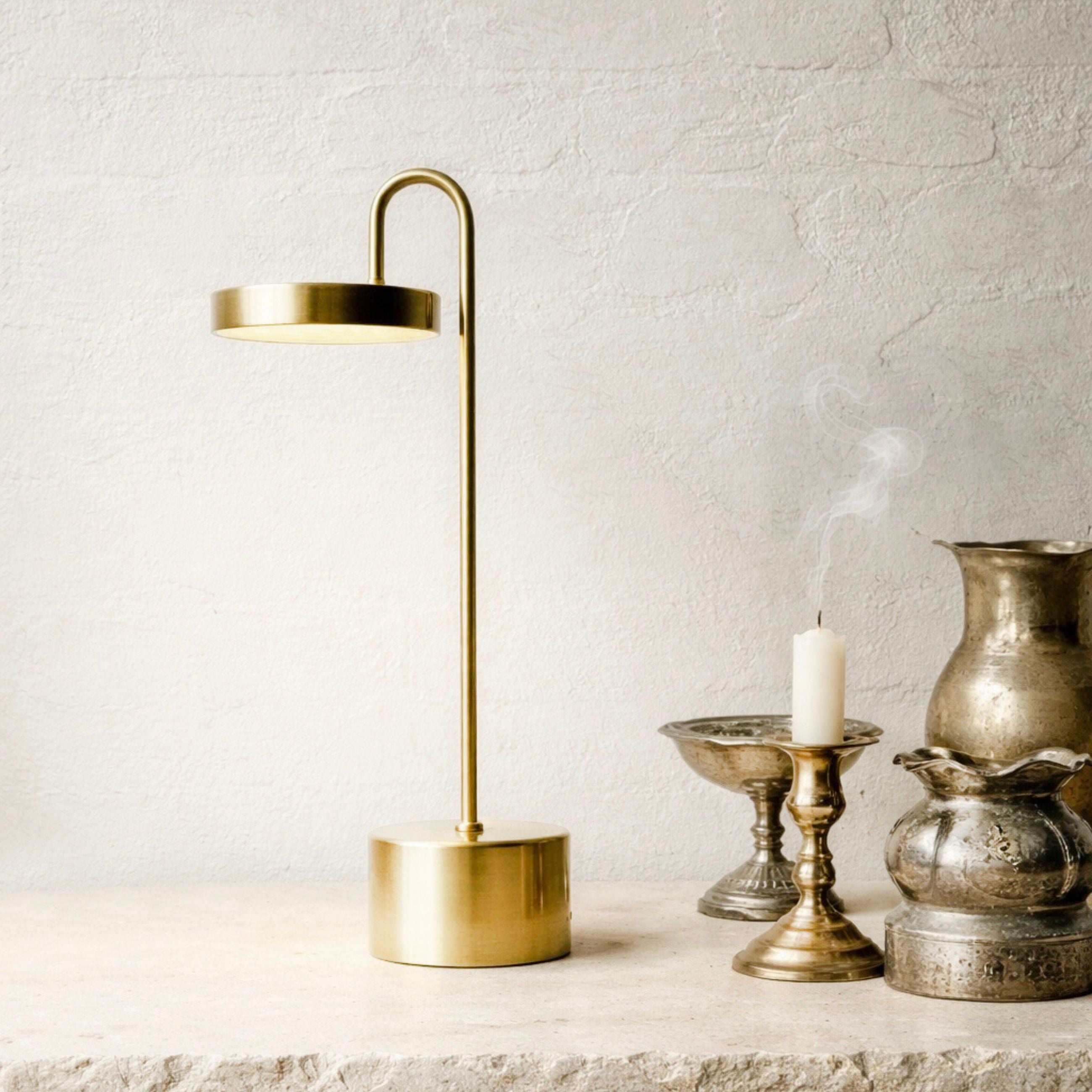 Dyberg Larsen MooveLIGHT bordlampe messing Qi