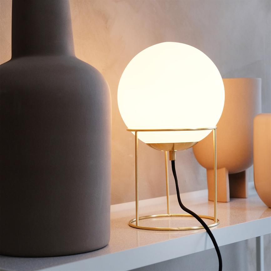 Dyberg Larsen Madrid bordlampe opal messing