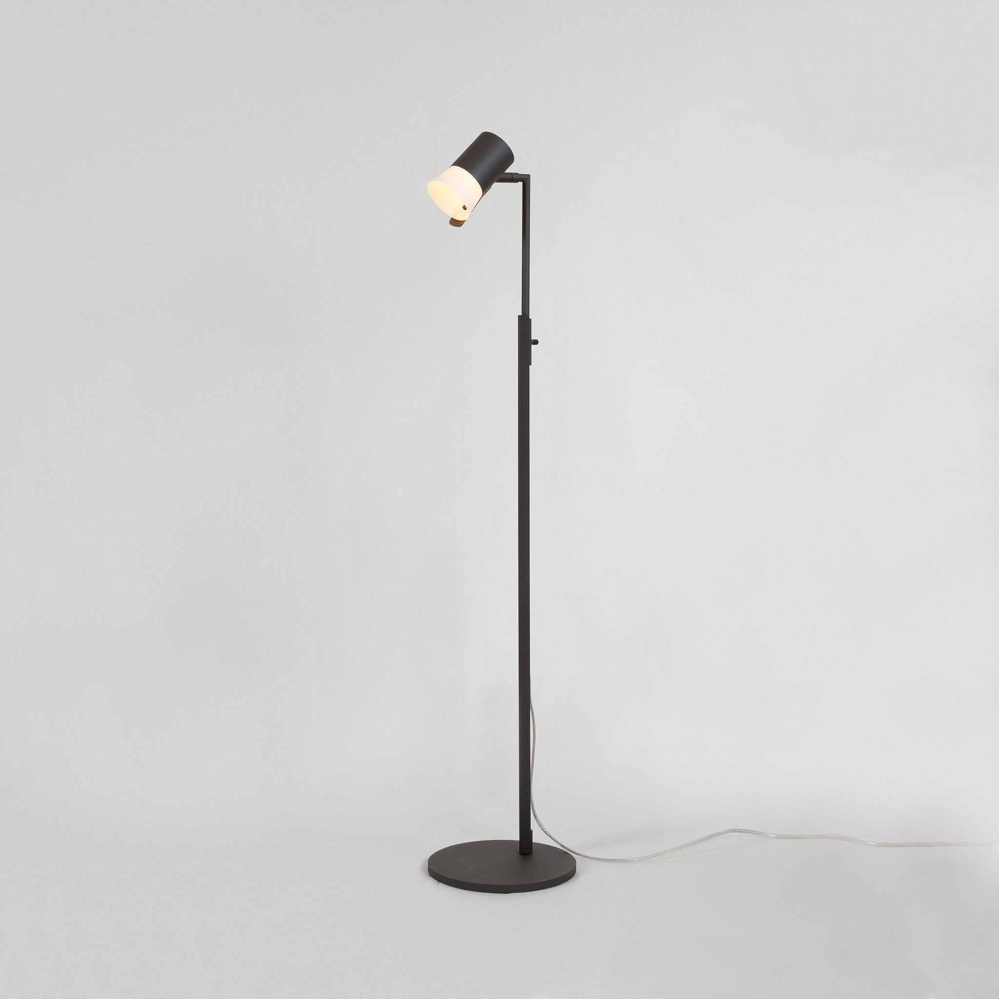 Zlamp Bezzy gulvlampe hvit leselampe papir