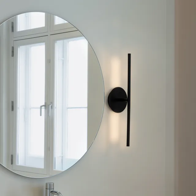 Umage Omni Wall vegglampe svart mini dreibar
