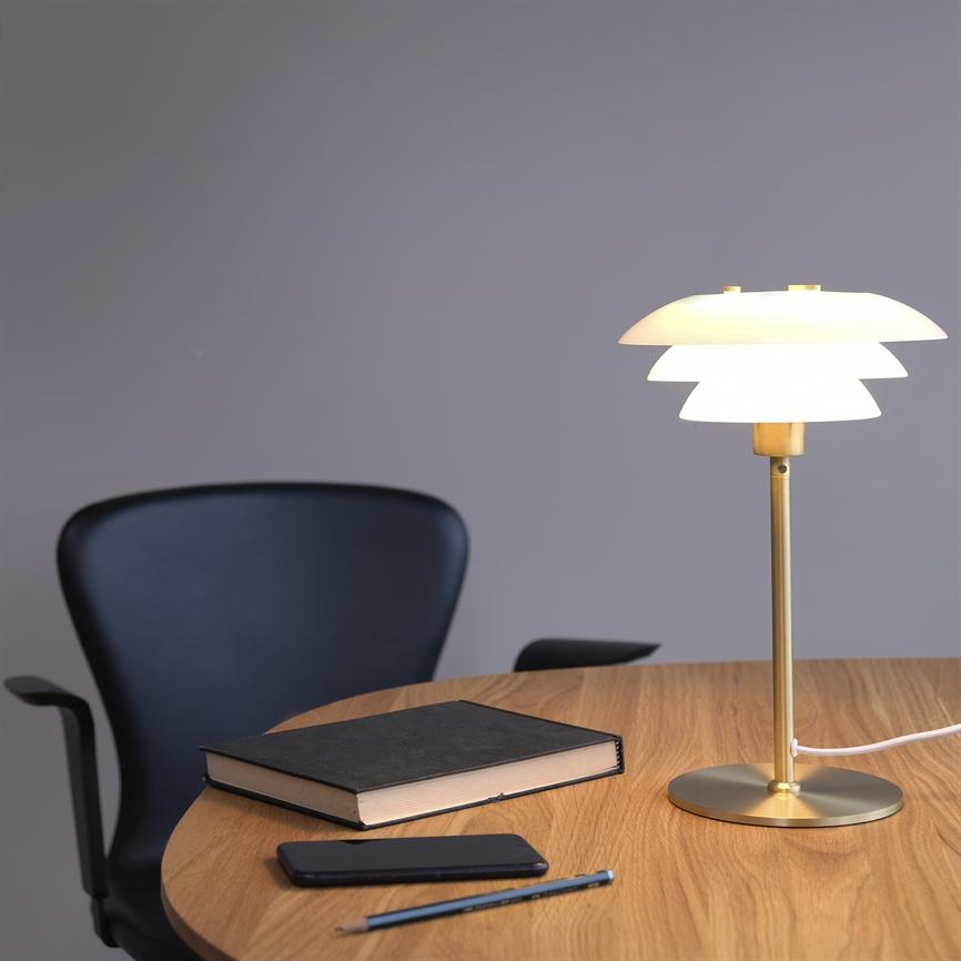 Dyberg Larsen DL20 bordlampe opal messing eksklusiv