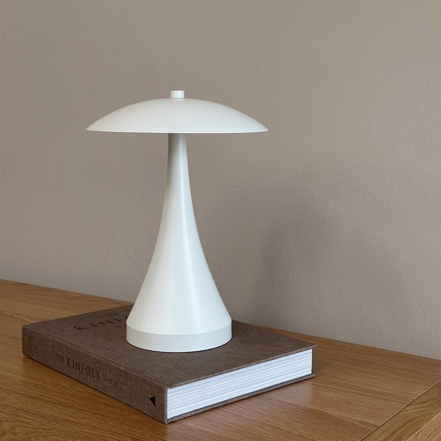 Dyberg Larsen Vienna bordlampe kremet oppladbar