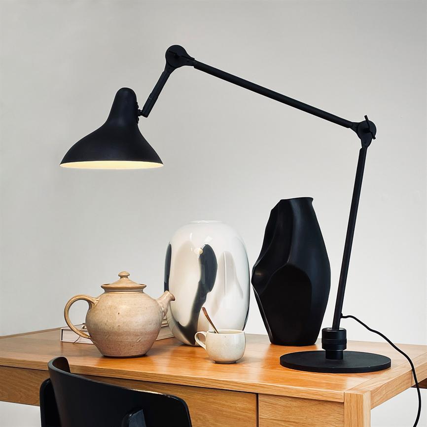 Dyberg Larsen Lotus bordlampe svart matt