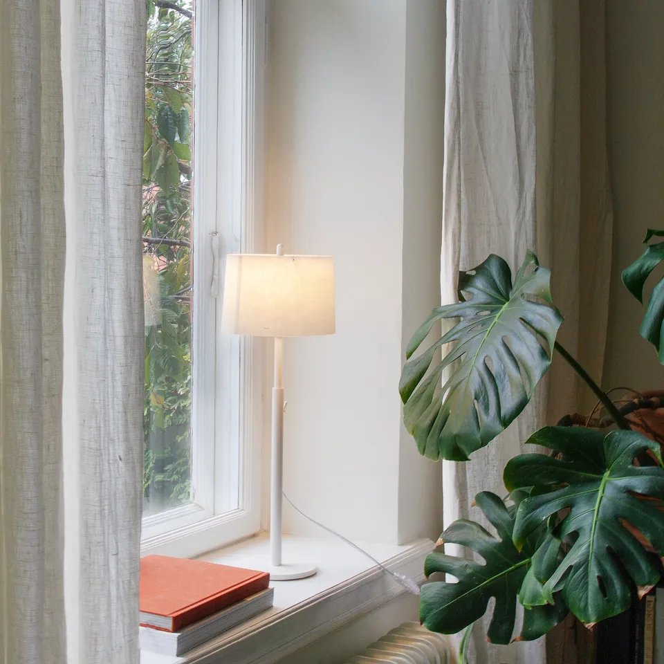 Zlamp Q 425-1918 bordlampe liten mørkegrå hvit