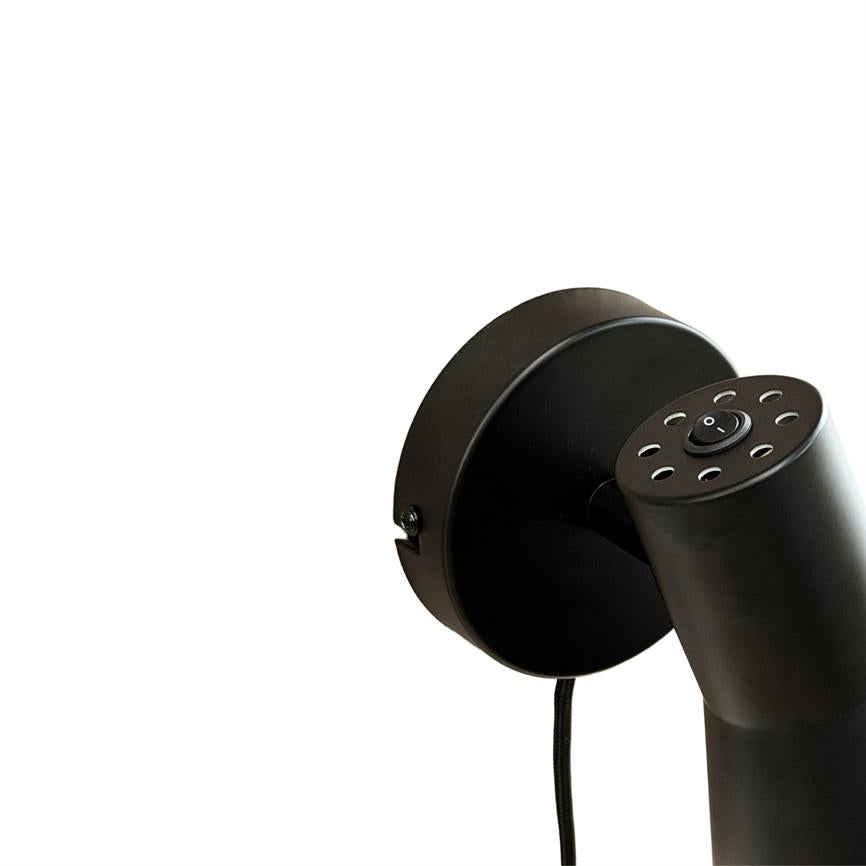 Dyberg Larsen DL12 vegglampe kort arm svart