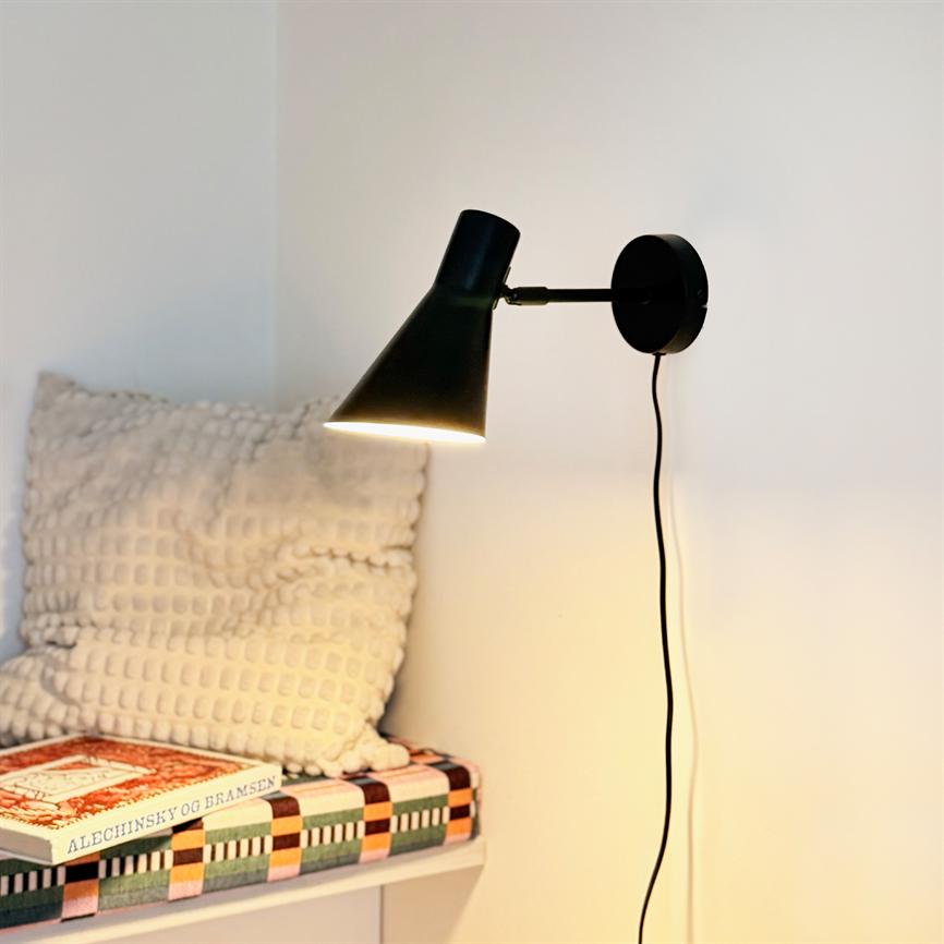 Dyberg Larsen DL12 vegglampe sort matt