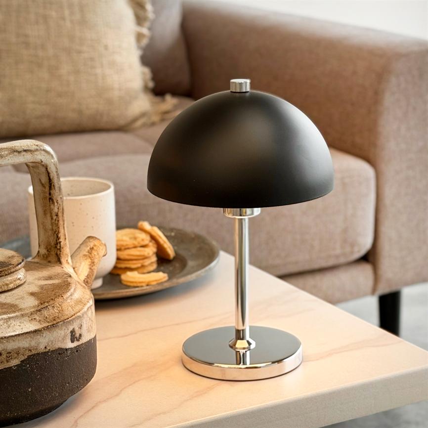 Dyberg Larsen Malmø bordlampe svart krom oppladbar LED