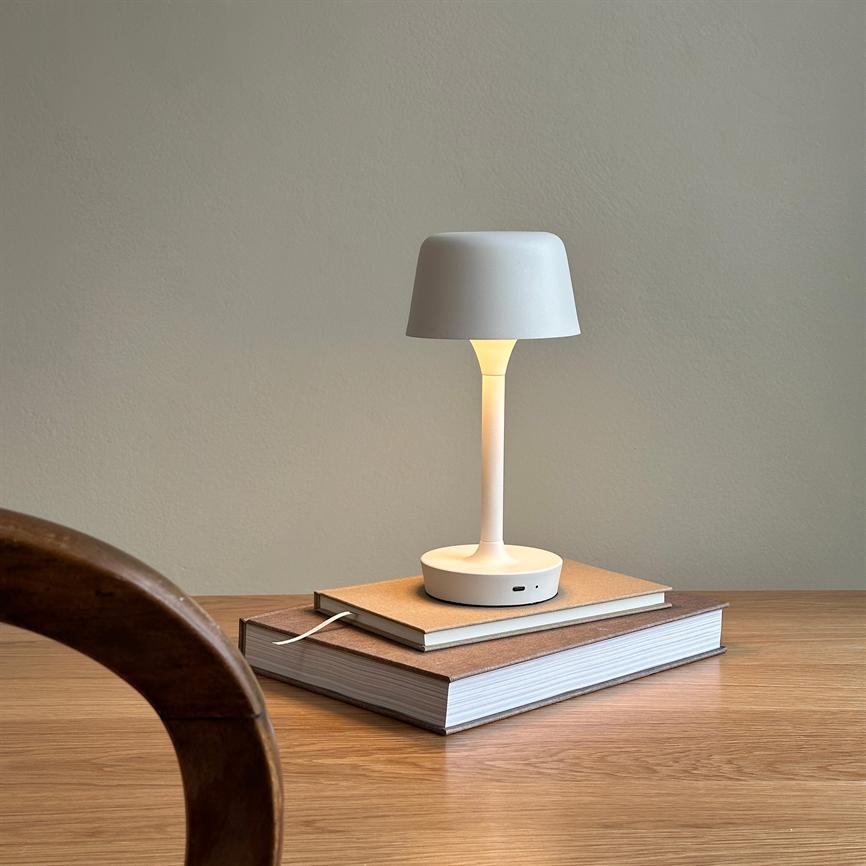Dyberg Larsen Flow bordlampe hvit oppladbar