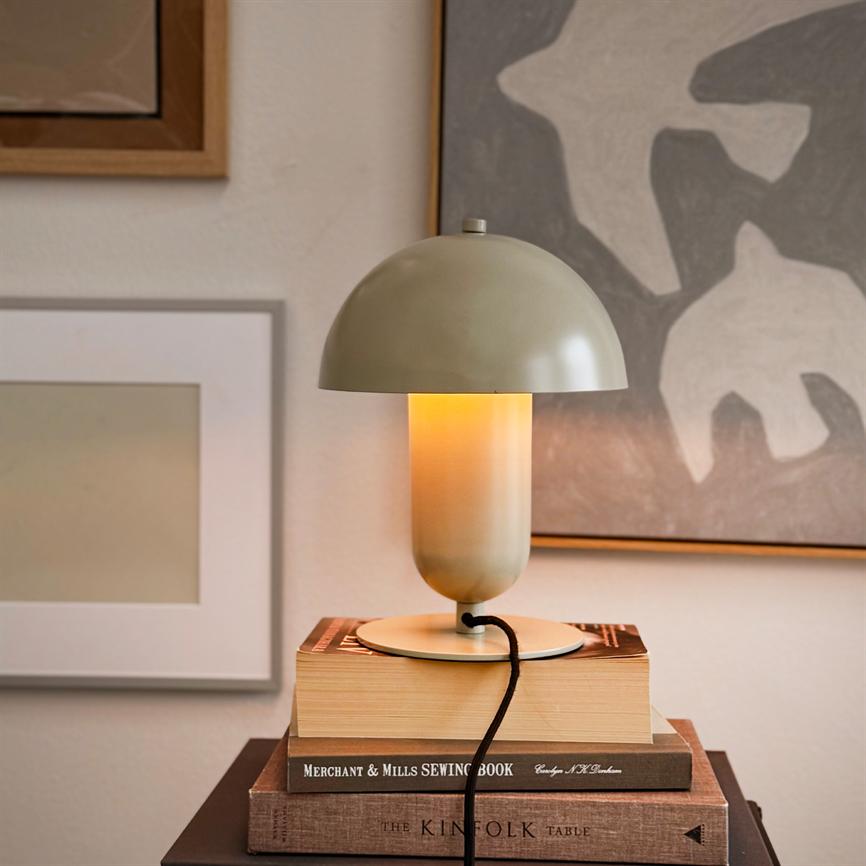 Dyberg Larsen Movie bordlampe grå kuppelskjerm