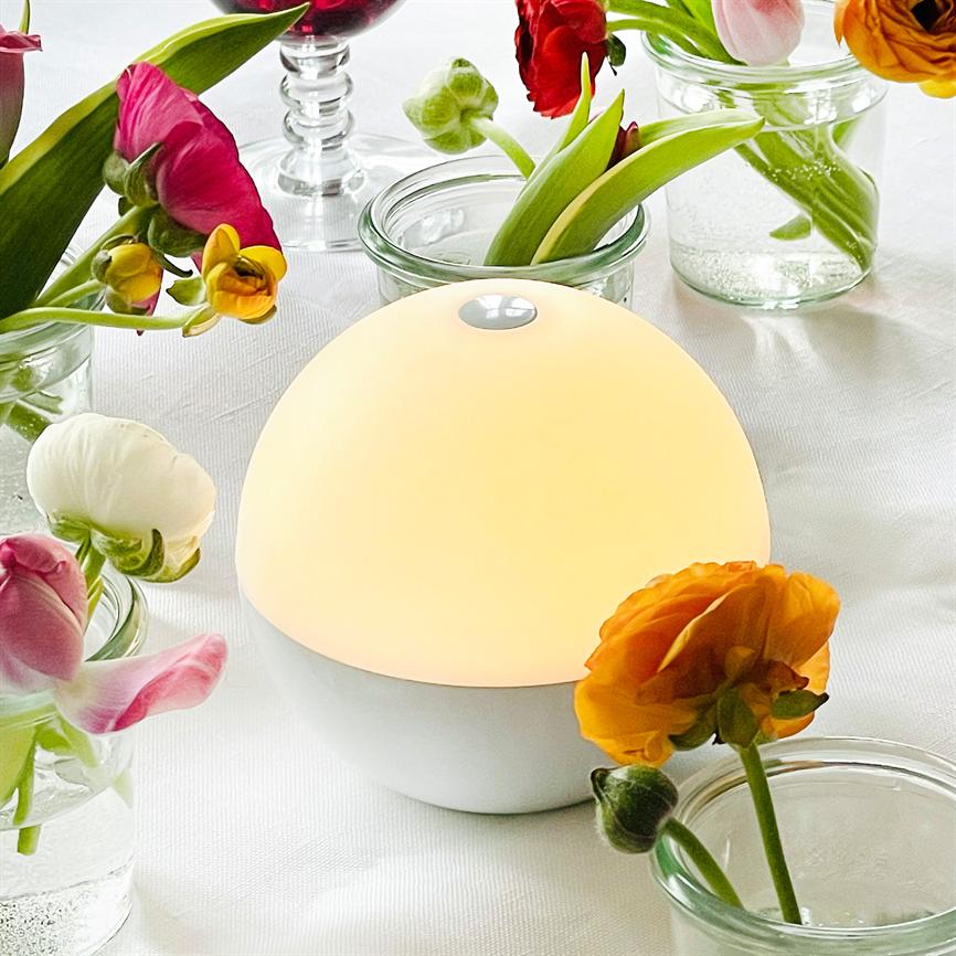 Dyberg Larsen Alba Light Ball bordlampe hvit oppladbar