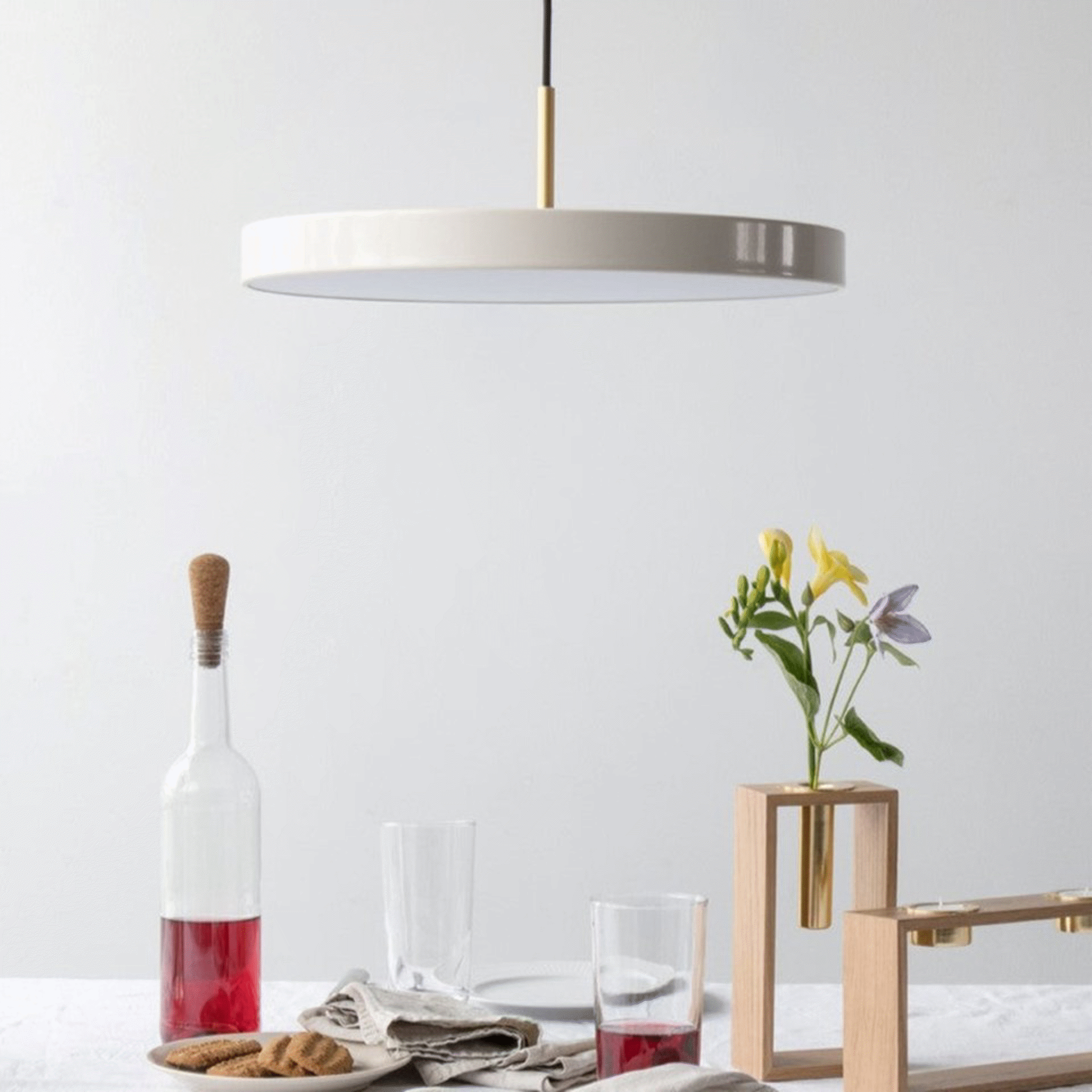 UMAGE Asteria Plus pendel perlehvit messing medium