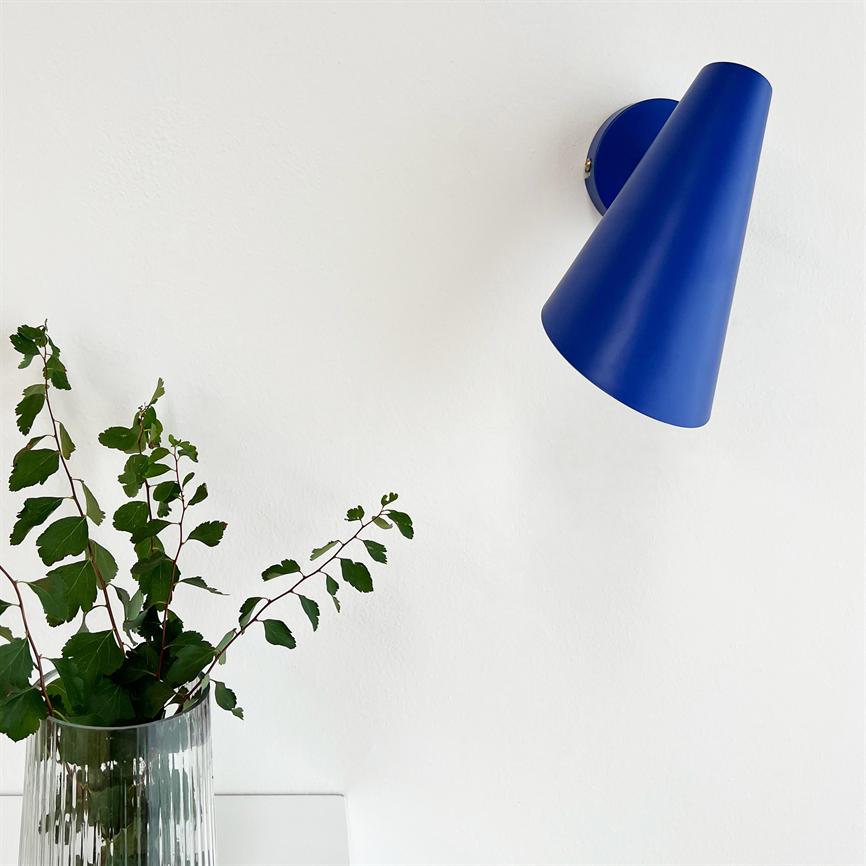 Dyberg Larsen Cale vegglampe blå dreibar