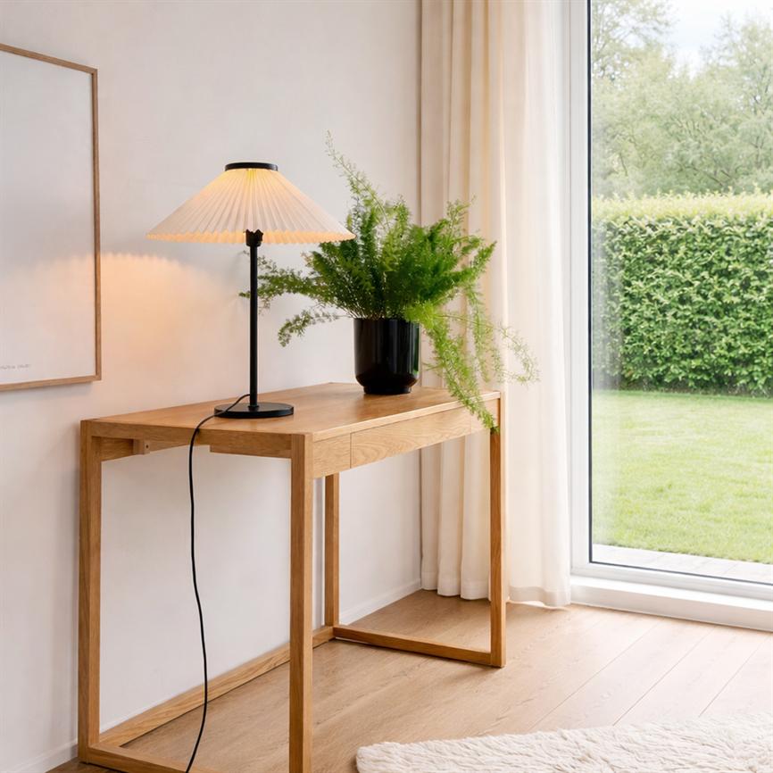 Dyberg Larsen Plissé bordlampe råhvit plisséskjerm
