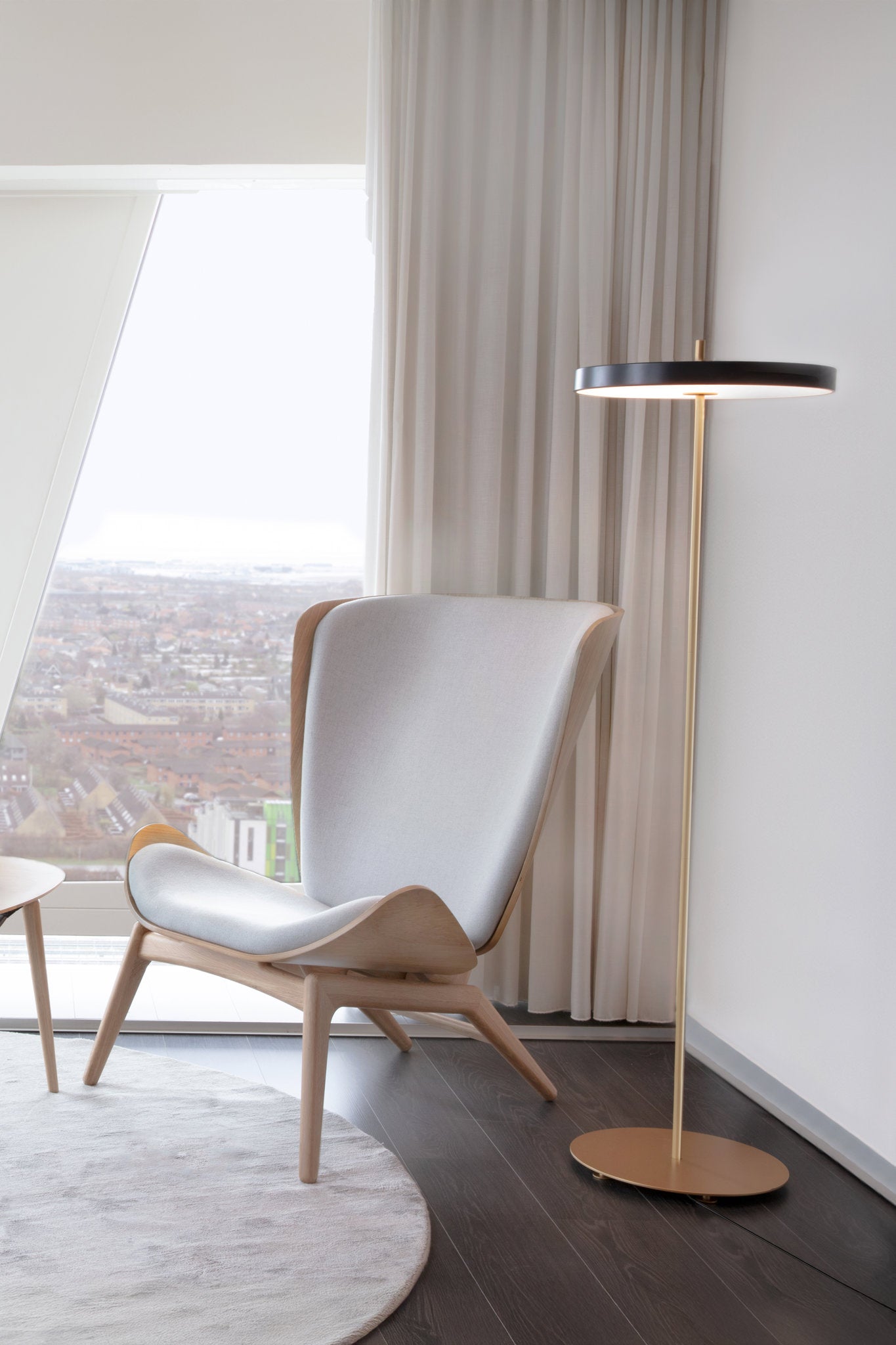 UMAGE Asteria gulvlampe svart LED