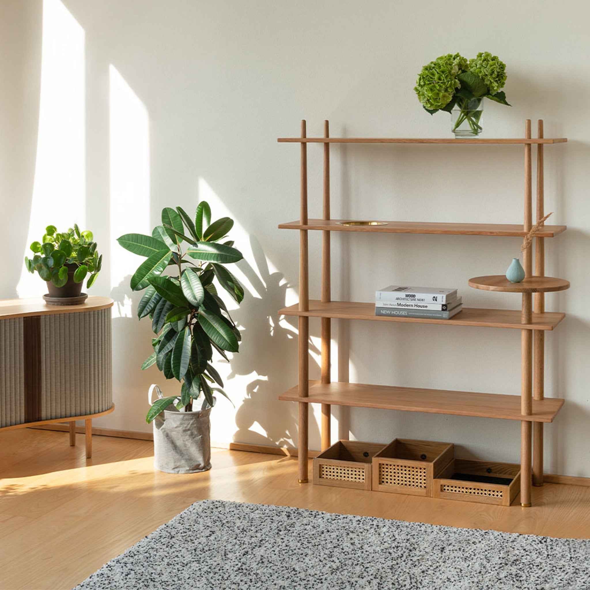 UMAGE Stories hylle eik med messingdetaljer
