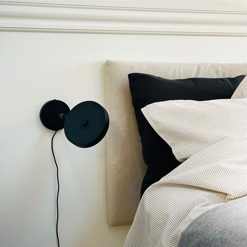 Dyberg Larsen Starlight vegglampe sort dimbar