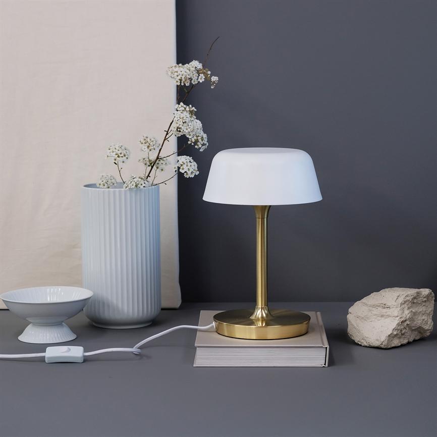 Dyberg Larsen Valencia bordlampe hvit/messing G9