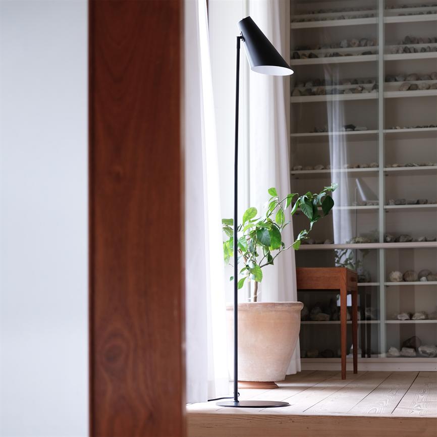 Dyberg Larsen Cale gulvlampe sort leselys