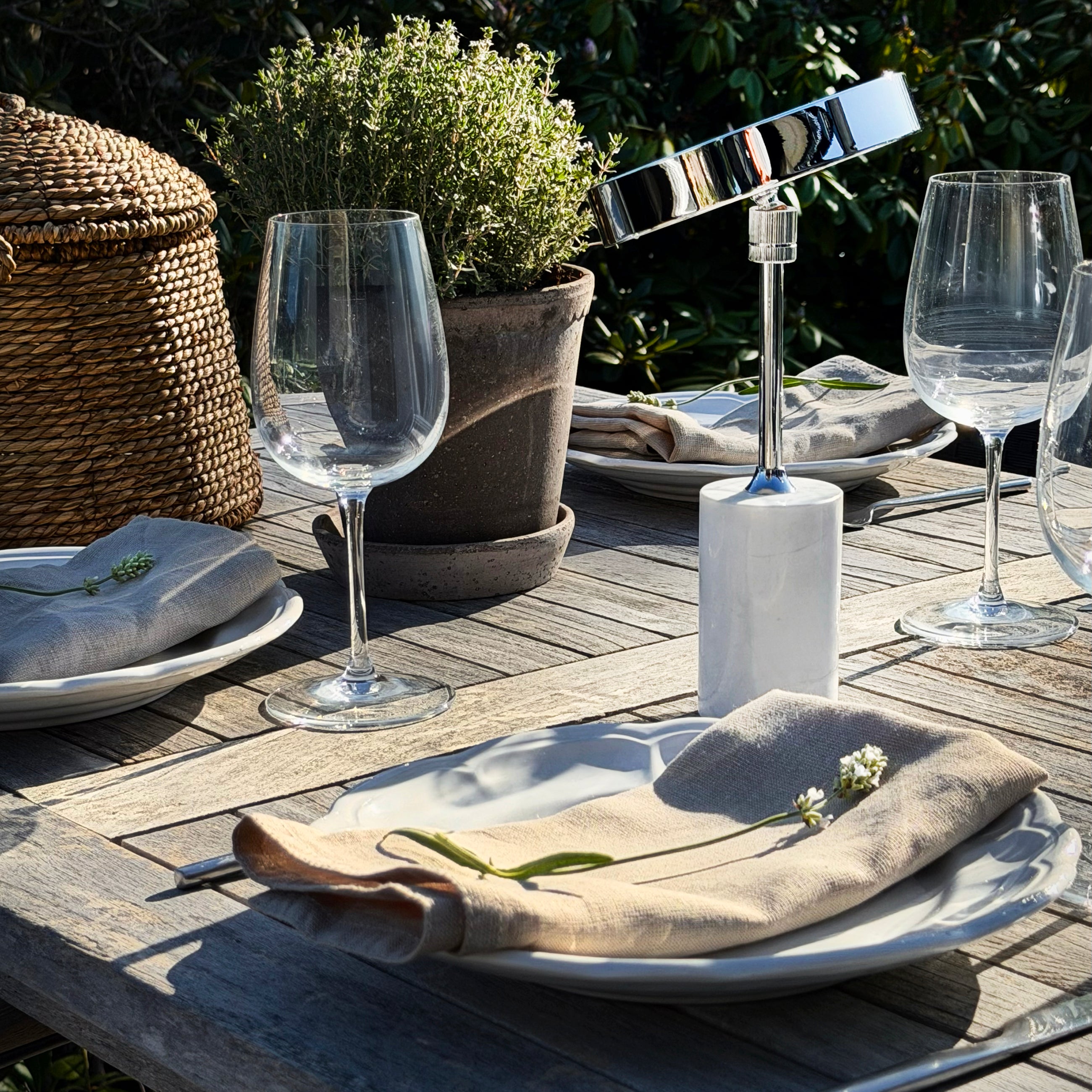 Dyberg Larsen Starlight bordlampe krom hvit marmor oppladbar