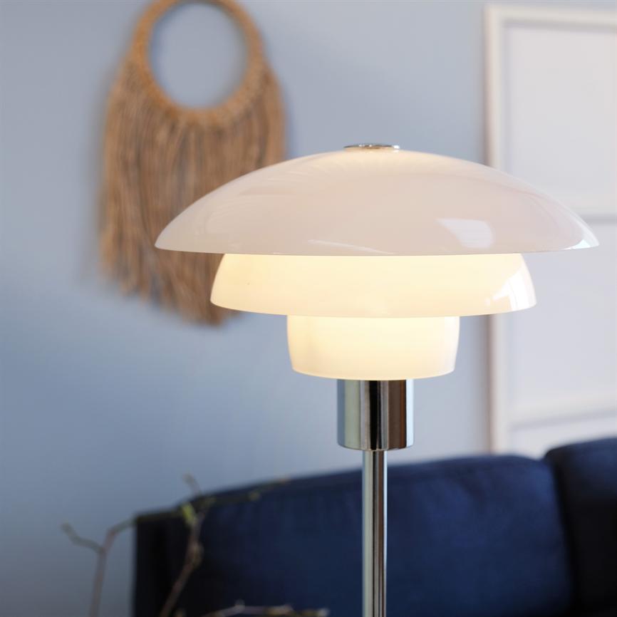 Dyberg Larsen Morph gulvlampe opal 137 cm krom