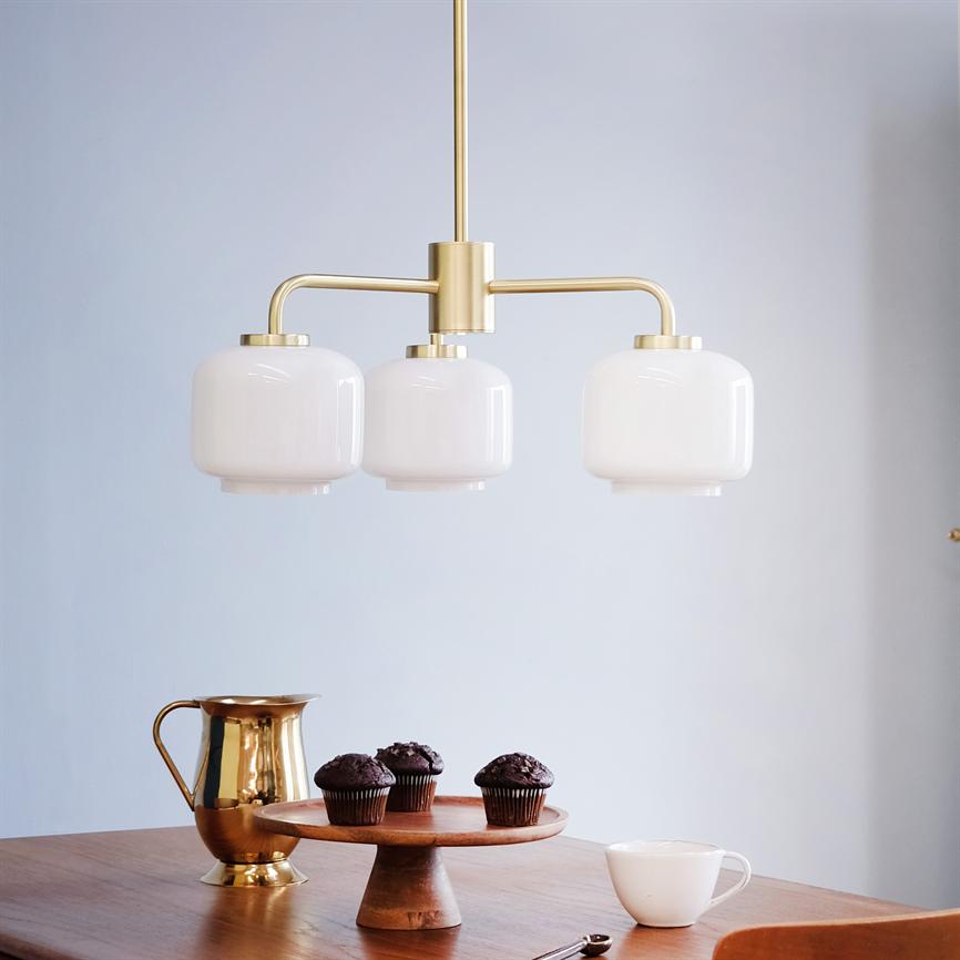 Dyberg Larsen Arp lysekrone opal messing 3-skjerm